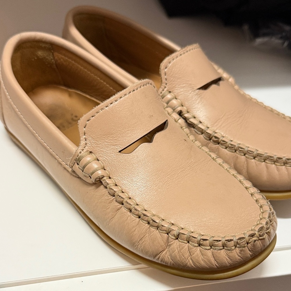 Boy’s or Girls Tan Loafers EU size 32